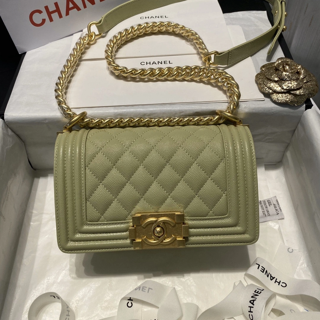 Fashionable CHANEL BOY BAG 220 - Image 7