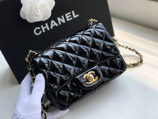 CHANEL FLAP BAG 17CM Comfortable 792 - Image 3