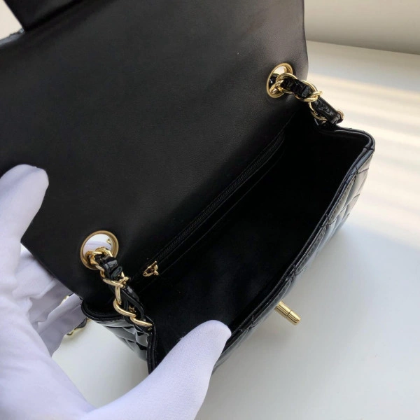 CHANEL FLAP BAG 17CM Comfortable 792 - Image 8