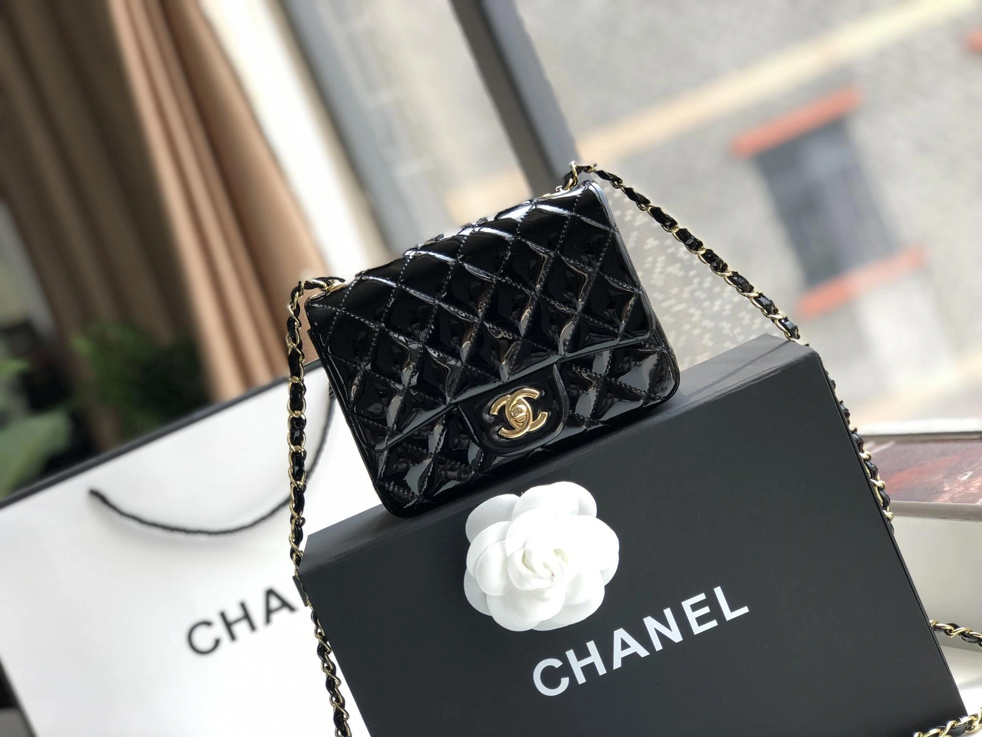 CHANEL FLAP BAG 17CM Comfortable 792 - Image 9