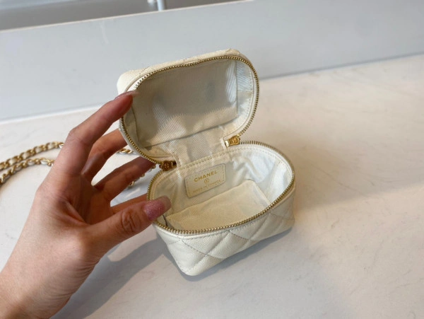 CHANEL SMALL VANITY WITH CHAIN WellDesigned 1270 - Image 9