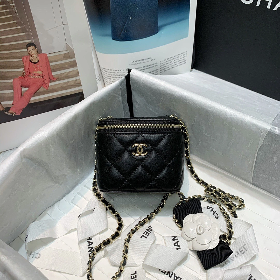 Popular CHANEL SMALL VANITY WITH CHAIN 1264 - Image 5
