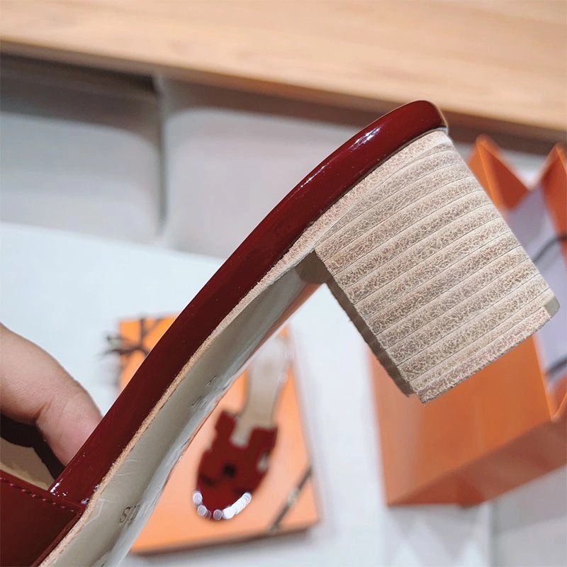 Hermes Oasis Slides Women Patent Leather In Red - Image 3