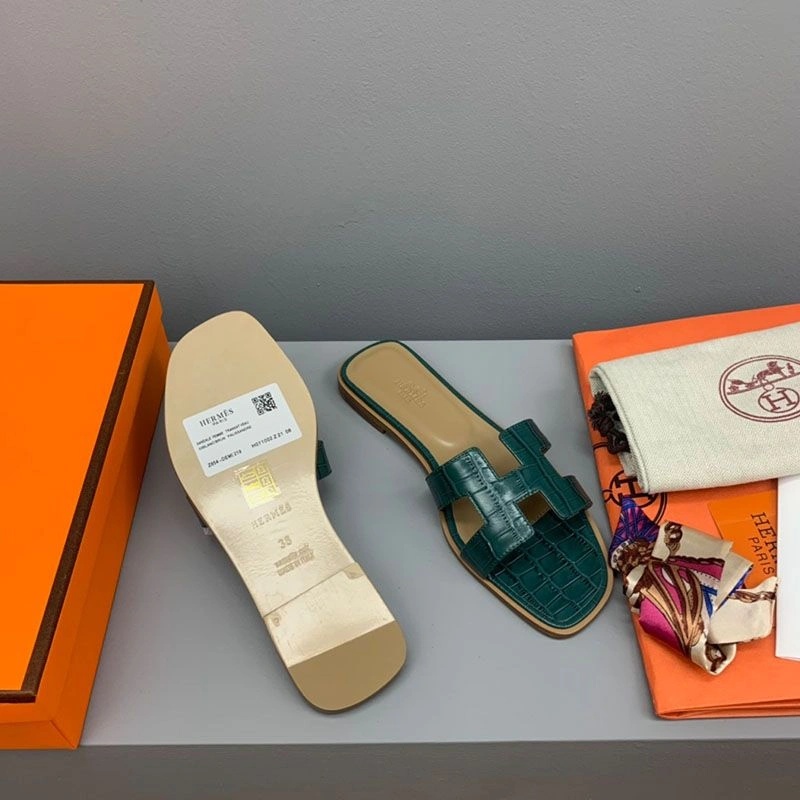 Hermes Oran Slides Women Crocodile Leather In Green - Image 4