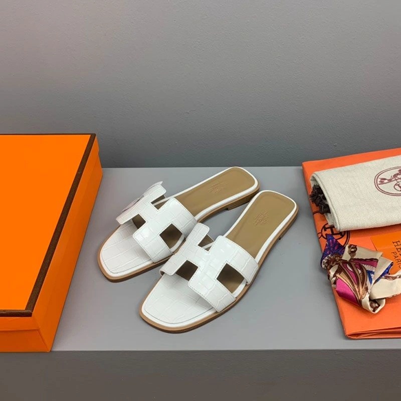 Hermes Oran Slides Women Crocodile Leather In White - Image 3
