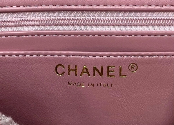 Fashionable CHANEL FLAP BAG 373 - Image 3