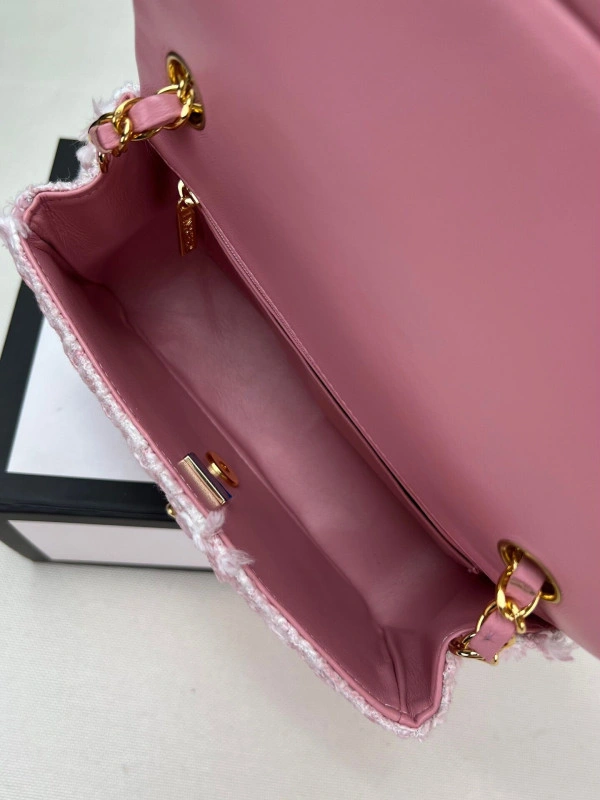 Fashionable CHANEL FLAP BAG 373 - Image 4