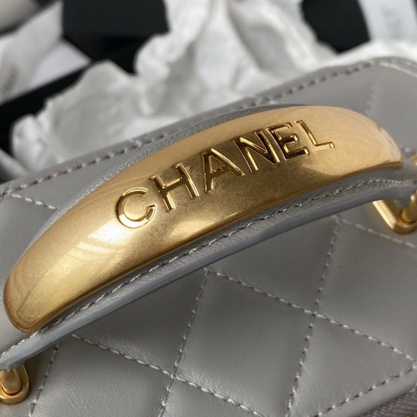CHANEL VANITY WITH CHAIN ModernLook 1216 - Image 5