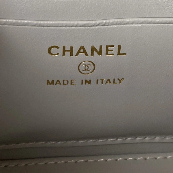 CHANEL VANITY WITH CHAIN ModernLook 1216 - Image 10