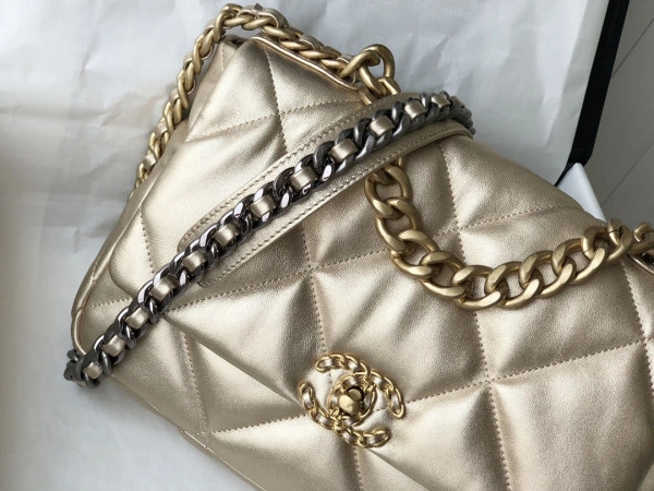 DailyWear CHANEL 19 FLAP BAG 15 - Image 4