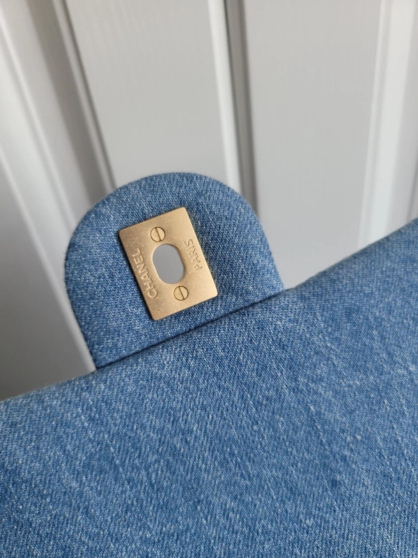 CHANEL FLAP BAG 20CM SportInspired 303 - Image 8